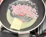 Foto del passaggio 6 della ricetta Ravioli mela castagne e formaggio al ragù di salsiccia