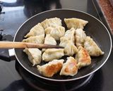 Foto langkah ke 5 dari resep RESEP GYOZA/KUOTIE/POTSTICKER DUMPLINGS.
