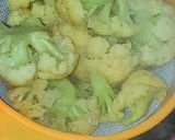 A picture of step 1 of Gobhi Aloo sabzi.
