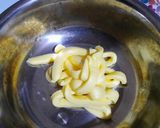Foto langkah ke 1 dari resep Muffin Banana No Mixer.