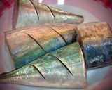 Hình bước làm 1 của món Cá Nục Gai Muối Chiên