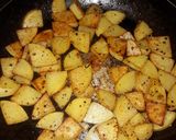 Foto del paso 1 de la receta: Papas al tequila y especias