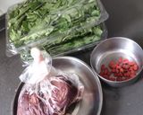 A picture of step 1 of Goji and Liver Soup.