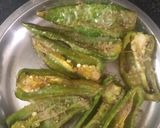 A picture of step 3 of Fry green chilli.