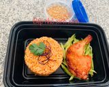 Hình bước làm 3 của món Cơm xào cà chua đùi gà nướng