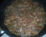 Foto del paso 6 de la receta: Salteado al vino de champiñones con habichuelas y jamón ibérico