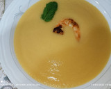Foto del paso 5 de la receta: Crema de coliflor, con langostinos y azafrán