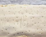 Foto del paso 7 de la receta Coca de chicharrones y crema en hojaldre