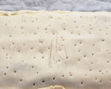 Foto del paso 7 de la receta: Coca de chicharrones y crema en hojaldre
