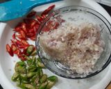 Foto langkah ke 3 dari resep Ngohiong Saus Asam Pedas.
