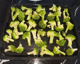 Foto langkah ke 3 dari resep Roasted Broccoli Parmesan.