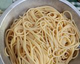 Foto langkah ke 2 dari resep Creamy Spaghetti Carbonara.