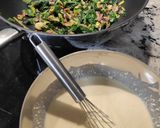 Foto del paso 3 de la receta: Quiche de lacón y espinacas con masa colorada