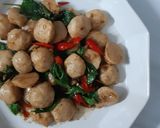 รูปขั้นตอนการทำที่ 3 ของ "ลูกชิ้นหมูผัดกะเพรา" Stir Fried Pork Ball with Basil 🐷🌿🌶