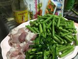 ผักพริกขิงถั่วหมูสามชั้น