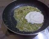 A picture of step 4 of Diwani handi (in green gravy).