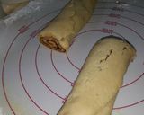 A picture of step 7 of Cinnamon Roll Apple Pie.