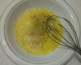 Foto langkah ke 2 dari resep Telur Dadar Keju.