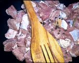 A picture of step 1 of Smoky Beef Karhai.