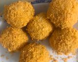 A picture of step 4 of Veg Cheese potato balls.