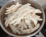 Foto langkah ke 1 dari resep Soto Ceker Ayam Bening Segar Kuah Kunyit ala Rumahan.