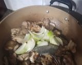 Foto langkah ke 4 dari resep Ayam tumis jamur hioko daun wangsui.