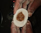 তিলের ভাপা পুর পিঠে রেসিপির ধাপ 3 ছবি