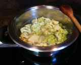 Foto del paso 4 de la receta: Crema de coliflor verde con yogur activia