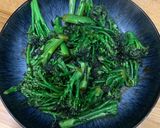 A picture of step 4 of Broccoli in oyster sauce.