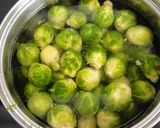 Foto del paso 1 de la receta Coles de Bruselas con Beicon