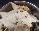 लेफ्टओवर रोटी बॉल्स (Leftover roti balls recipe in hindi) रेसिपी चरण 1 फोटो