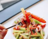 Hình bước làm 4 của món Mực xào cần tây ớt chuông topping lạc rang (eat clean)