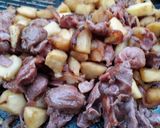 Une image de l'étape 2 de Pommes-gésiers à la plancha.