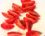 A picture of step 1 of Chinese-Style Tomato and Fluffy Egg Soup.
