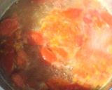 A picture of step 2 of Chinese-Style Tomato and Fluffy Egg Soup.