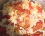 A picture of step 3 of Chinese-Style Tomato and Fluffy Egg Soup.