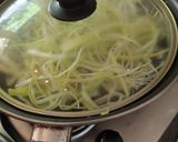 Une image de l'étape 6 de Spaghettis de Poireaux, Crème de Camembert, Émietté de Pancetta.