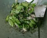Foto langkah ke 5 dari resep Oseng oseng ikan cue dan kikil.