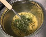 Une image de l'étape 5 de Omelette au jambon cru, oignon et herbes.