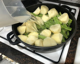 Foto del paso 2 de la receta: Judía verde con patata y chuletas de aguja y pechuga de pollo