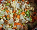 Foto del paso 5 de la receta: Arroz frito (con lo que encontré en mi refrigerador 😂)