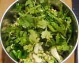 हिरव्या बरबटीच्या दाण्यांची चटणी (Hirvya Barbatichya Danyachi Chutney Recipe In Marathi) रेसिपी स्टेप 2 फोटो 
