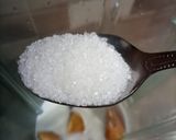 A picture of step 2 of Chikoo milkshake.