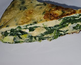 Foto del paso 5 de la receta: Tortilla de espinacas, ajos tiernos y bacalao
