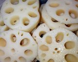 Hình bước làm 1 của món Gỏi Củ Sen Tai Heo (Món Chay)