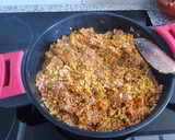 Foto del paso 4 de la receta: Arroz con costilla, calamar y gambas