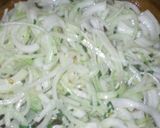 Foto del paso 3 de la receta: Nopales encebollados con salchichas
