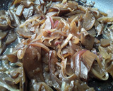 Foto del paso 4 de la receta: Berenjenas🍆 y cebollas🌰 en salsa con arroz🍚 y 🍳