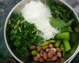 A picture of step 4 of Falhari alu uttapam with coconut chutney.