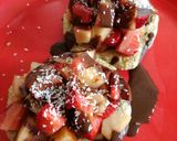 Foto del paso 3 de la receta: Tortita de coco y salvado de avena, con frutillas y manzanas